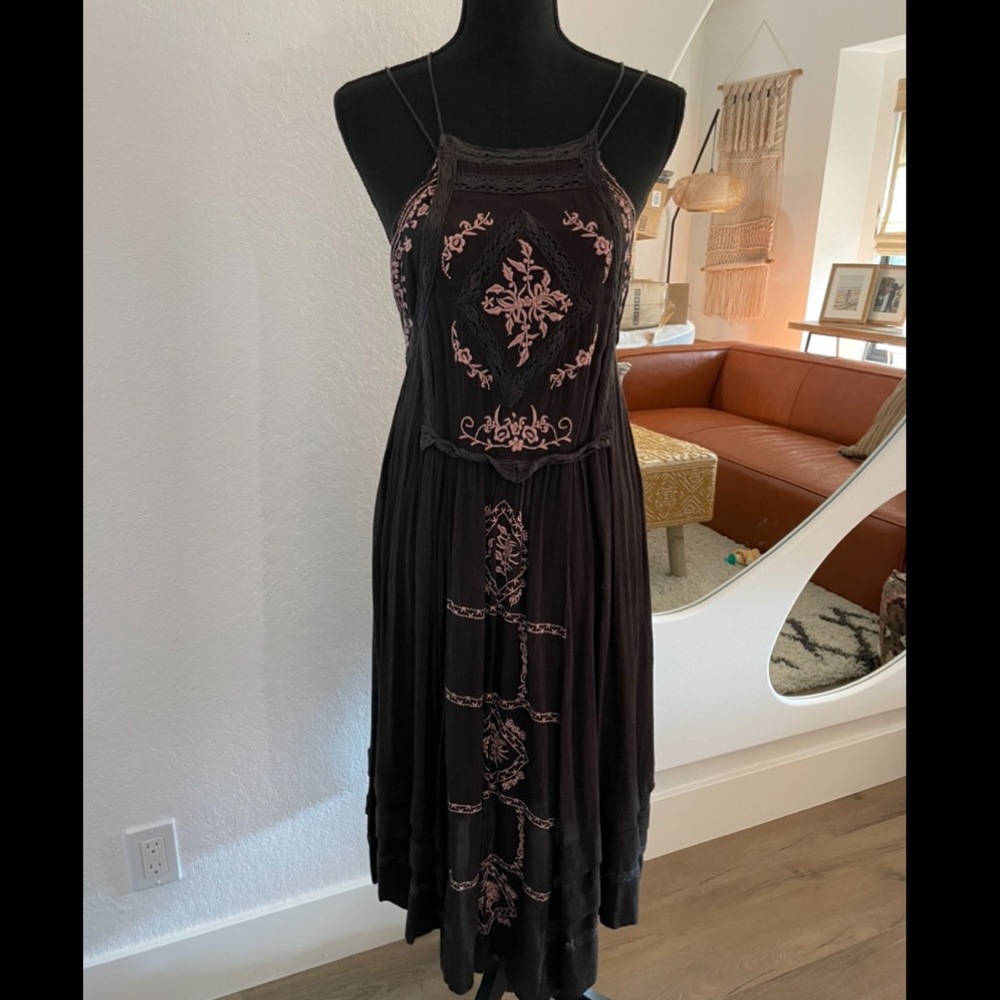 FREE PEOPLE MIDI DRESS size small